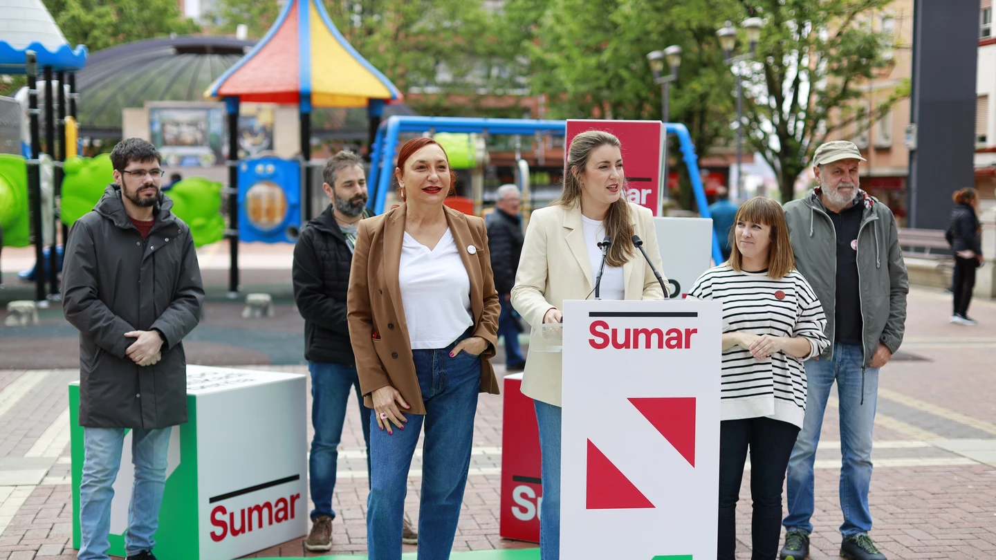 Alba García y Carmen Muñoz en un mitin de Sumar en la campaña de las elecciones vascas de 2024 en Sestao Alba García y Carmen Muñoz en un mitin de Sumar en la campaña de las elecciones vascas de 2024 en Sestao