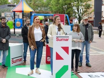 Alba Garc&iacute;a y Carmen Mu&ntilde;oz en un mitin de Sumar en la campa&ntilde;a de las elecciones vascas de 2024 en Sestao