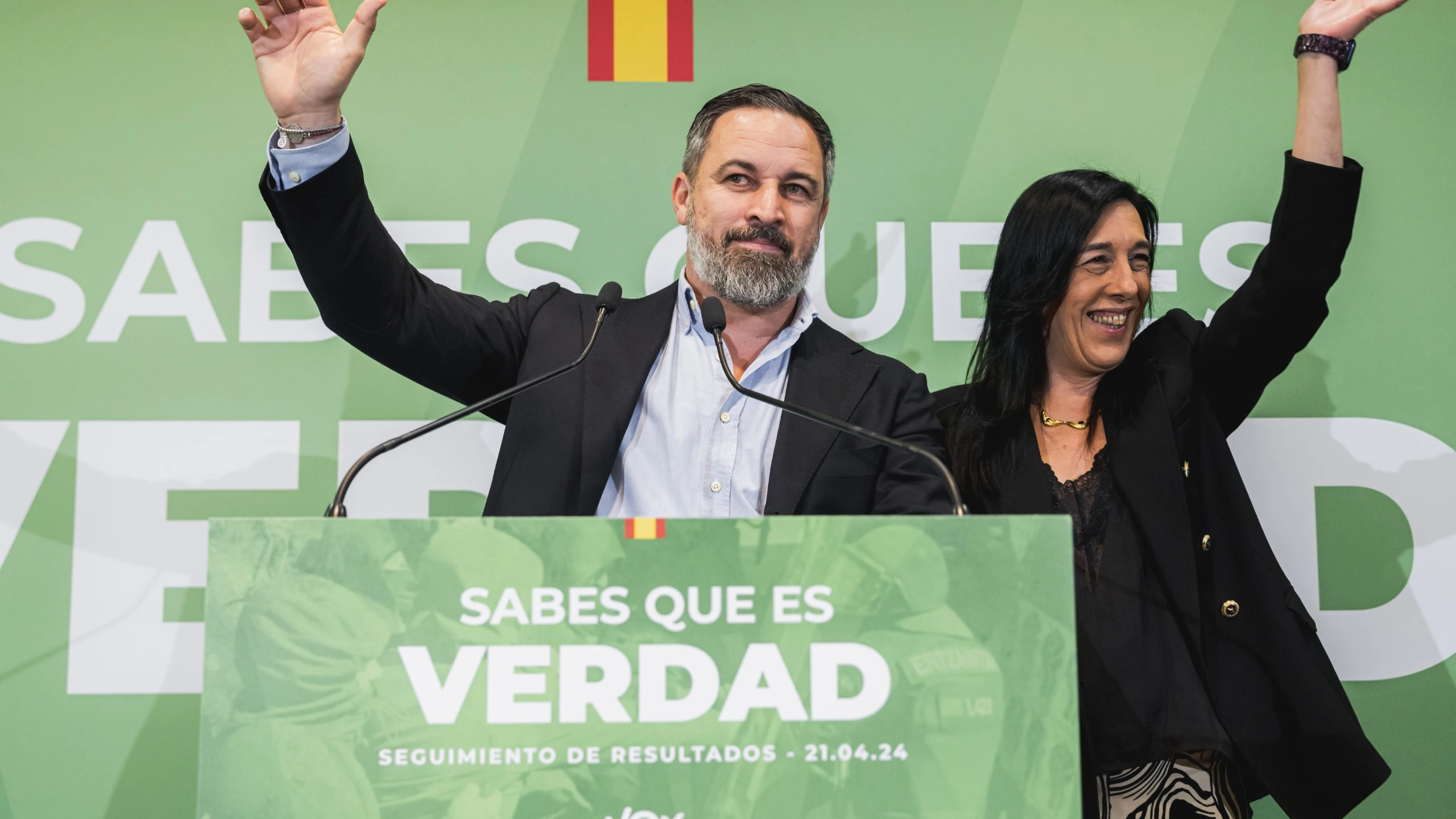 Santiago Abascal y su candidata para las elecciones vascas, Amaia Martínez