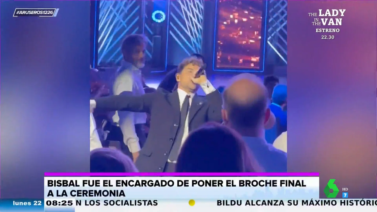 La aclamada actuación de David Bisbal en los Premios Platinos cantando 'Ave María' La aclamada actuación de David Bisbal en los Premios Platinos cantando 'Ave María'