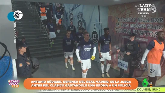 La broma viral de Rüdiger a un Policía Nacional durante el Real Madrid-Barça que termina con 'premio' La broma viral de Rüdiger a un Policía Nacional durante el Real Madrid-Barça que termina con 'premio'