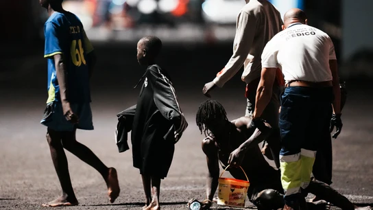 Imagen de archivo de menores migrantes no acompañados a su llegada a puerto en Canarias Imagen de menores migrantes no acompañados a su llegada a puerto