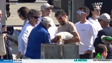 El vídeo viral del rey Juan Carlos con un perro en Sanxenxo: "¡Le ha reconocido!"