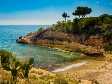 Pequeña cala en l ' Ametlla de Mar Pequeña cala en l ' Ametlla de Mar