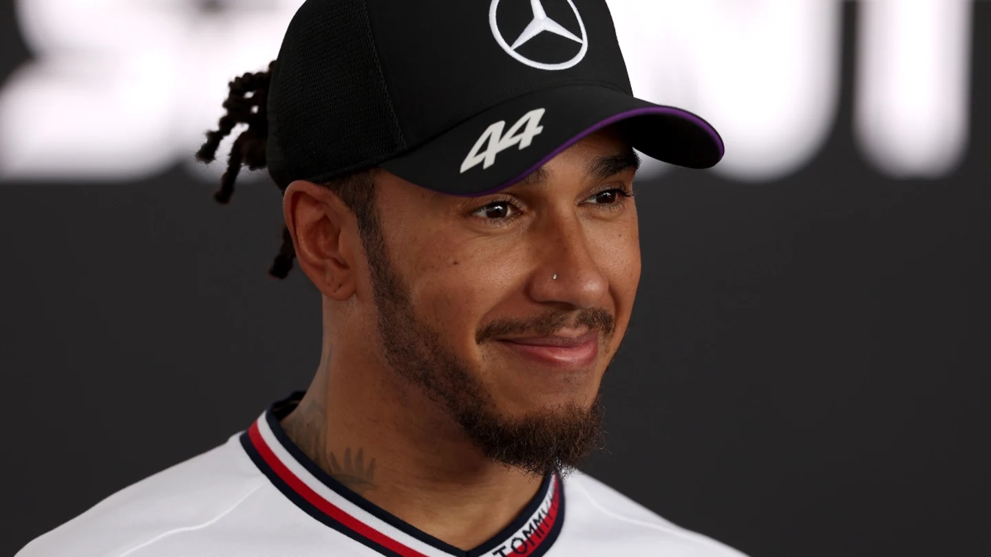 Lewis Hamilton, sonriendo Lewis Hamilton, sonriendo