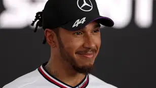 Lewis Hamilton, sonriendo
