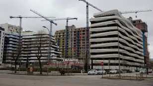 Imagen de archivo. Construcción de viviendas en la zona de Méndez Álvaro, en Madrid.