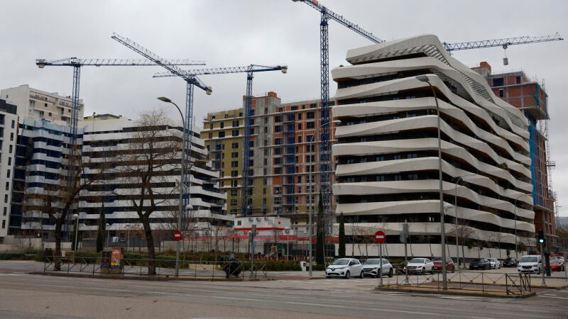 Imagen de archivo. Construcción de viviendas en la zona de Méndez Álvaro, en Madrid.