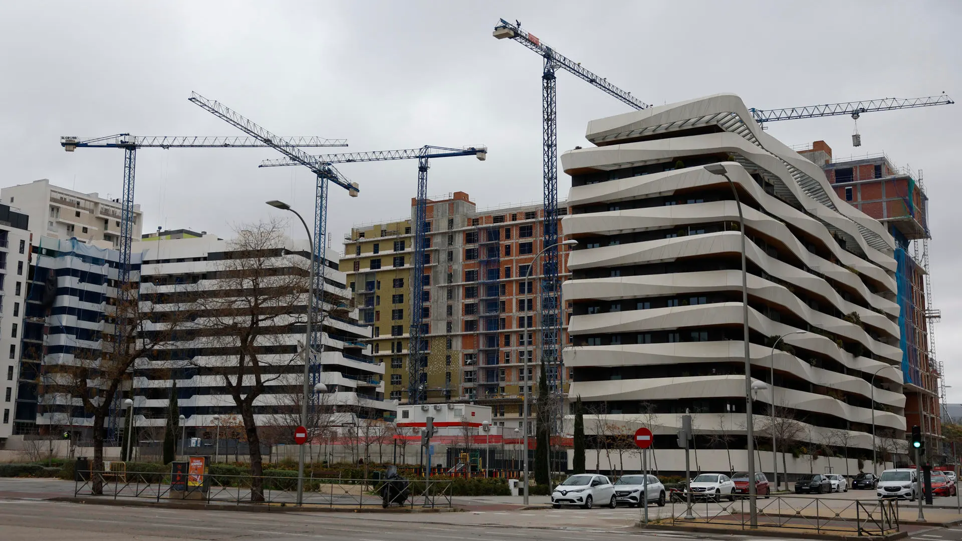 Imagen de archivo. Construcción de viviendas en la zona de Méndez Álvaro, en Madrid.