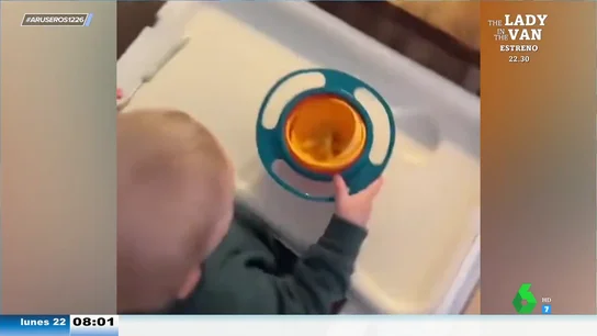 Cuando la tecnología no sirve de nada contra la rabieta de un bebé: así acaba la comida por los suelos a pesar de ser 'imposible' Cuando la tecnología no sirve de nada contra la rabieta de un bebé: así acaba la comida por los suelos a pesar de ser 'imposible'
