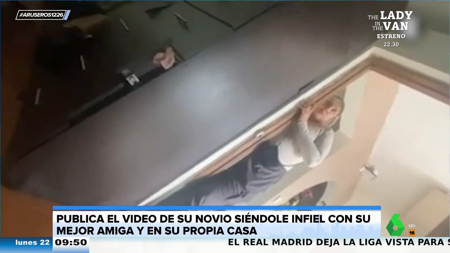 Pilla a su novio con su mejor amiga Pilla a su novio con su mejor amiga