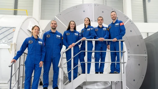 Nueva promoción de astronautas de la ESA. Pablo Álvarez es el segundo por la izquierda Nueva promoción de astronautas de la ESA. Pablo Álvarez es el segundo por la izquierda