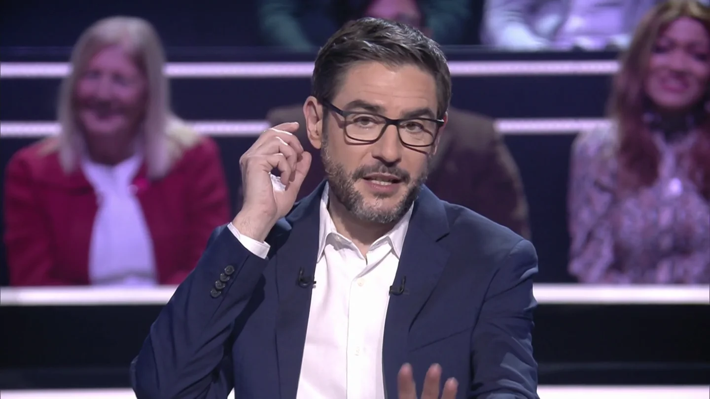 Juanra Bonet confiesa qué es lo único que le dicen por el pinganillo en ¿Quién quiere ser millonario? Juanra Bonet confiesa qué es lo único que le dicen por el pinganillo en ¿Quién quiere ser millonario?
