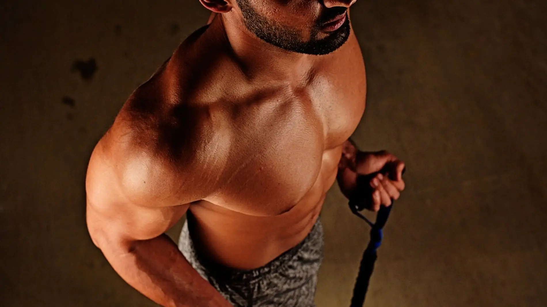Hombre en el gimnasio. Hombre en el gimnasio.