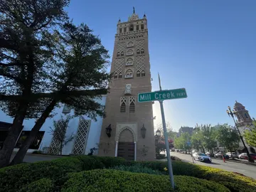 Réplica de La Giralda de Sevilla en Kansas City Réplica de La Giralda de Sevilla en Kansas City