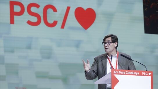 El primer secretario del PSC, Salvador Illa, interviene durante el acto de clausura del 15&ordm; Congreso del PSC, en el Palacio de Congresos de Catalu&ntilde;a. 