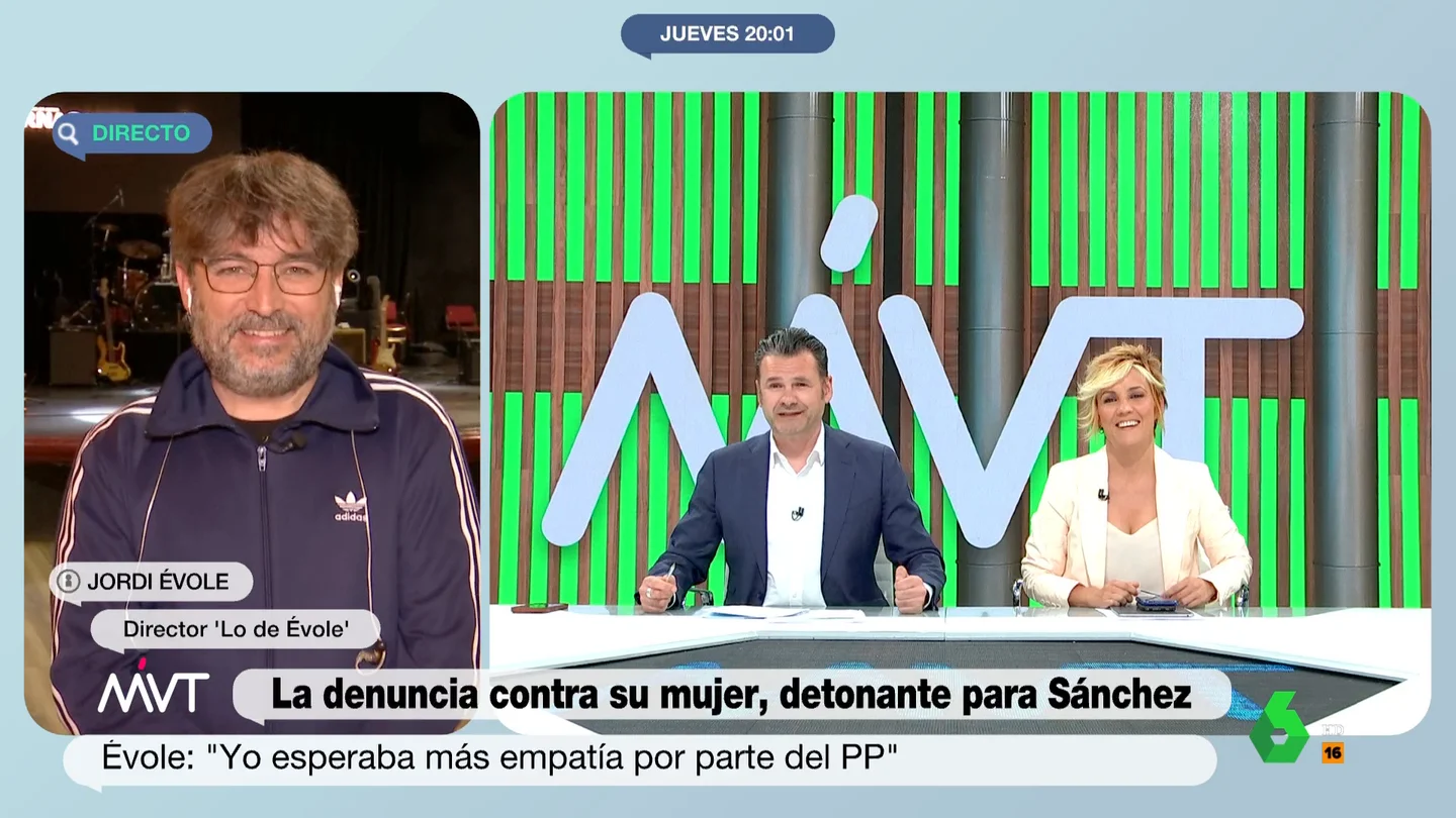 Los 'dardos' de Cristina Pardo e Iñaki López a Jordi Évole "Ponte la chupa roquera, no salgas con el chándal que va a parecer que haces trap", le recomienda Iñaki López a Jordi Évole mientras despiden su conexión en Más Vale Tarde. El divertido momento, en este vídeo.