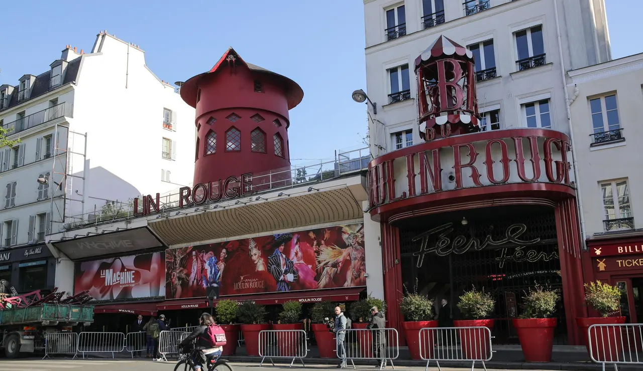 El Moulin Rouge de París sin aspas