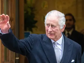 El Rey Carlos III abandona el hospital tras una operación de próstata el pasado mes de marzo.