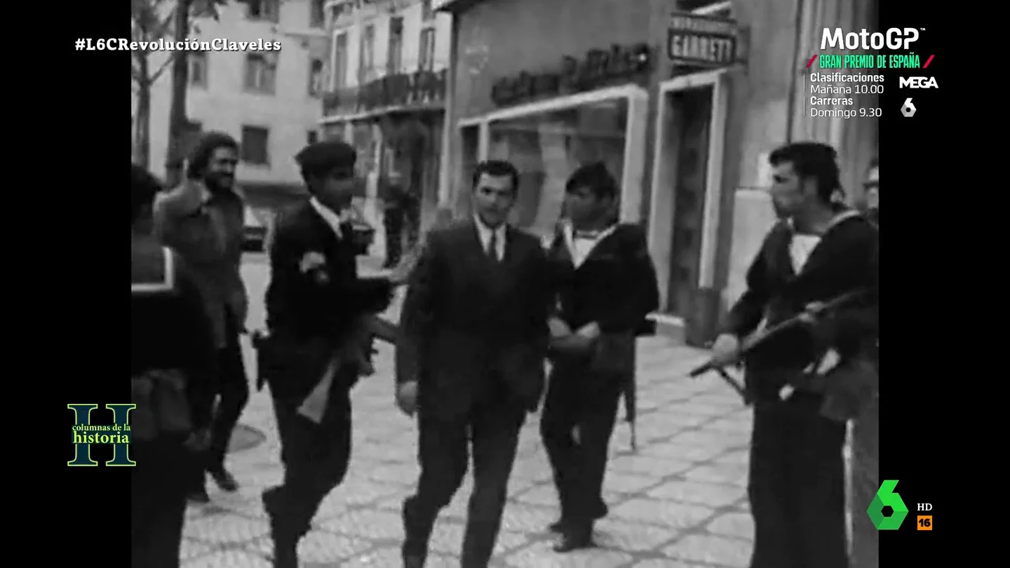 De los monumentos al dictador a los torturadores: las notables diferencias entre la Revolución de los Claveles y la Transición En este vídeo, laSexta Columna pone frente al espejo a la Revolución de los Claveles que acabó con la dictadura de Salazar en Portugal y la Transición que puso fin a la de Franco en España y analiza las profundas diferencias entre una y otra.
