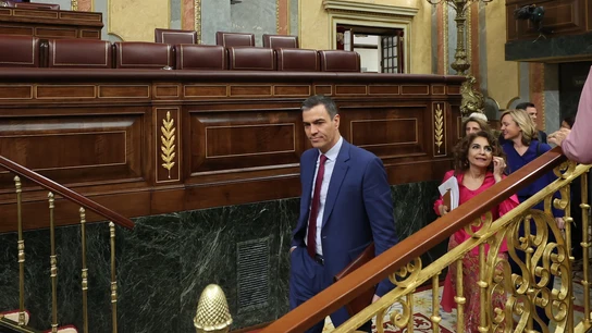 El presidente del Gobierno, Pedro Sánchez, y la vicepresidenta primera, María Jesús Montero, a su llegada a la sesión de control al Gobierno del 24 de abril El presidente del Gobierno, Pedro Sánchez, y la vicepresidenta primera, María Jesús Montero, a su llegada a la sesión de control al Gobierno del 24 de abril