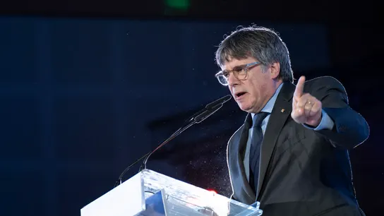 Puigdemont critica al PSOE y a Illa Puigdemont critica al PSOE y a Illa