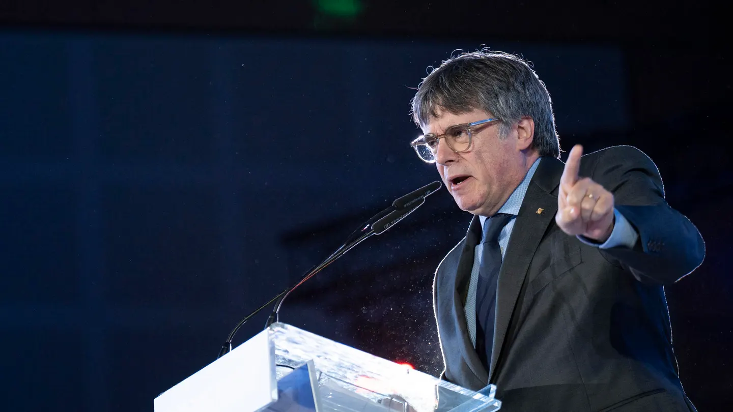 Puigdemont critica al PSOE y a Illa Puigdemont critica al PSOE y a Illa