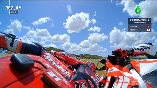 Johann Zarco y su toque con Pedro Acosta ZARCOJohann Zarco y su toque con Pedro Acosta