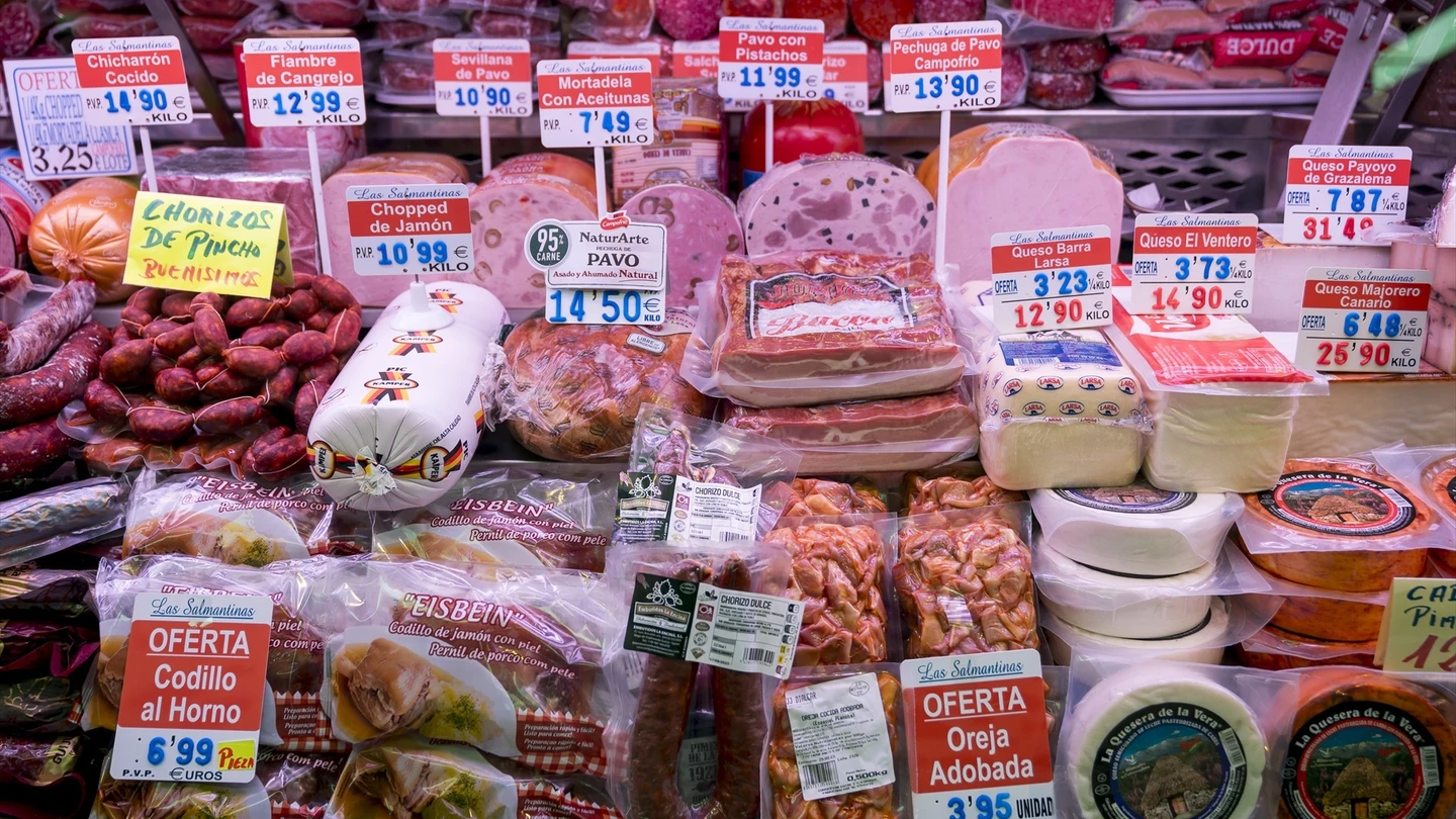 La inflación sube una décima en abril hasta el 3,3% y la subyacente cae al 2,9% La inflación sube una décima en abril hasta el 3,3% y la subyacente cae al 2,9%