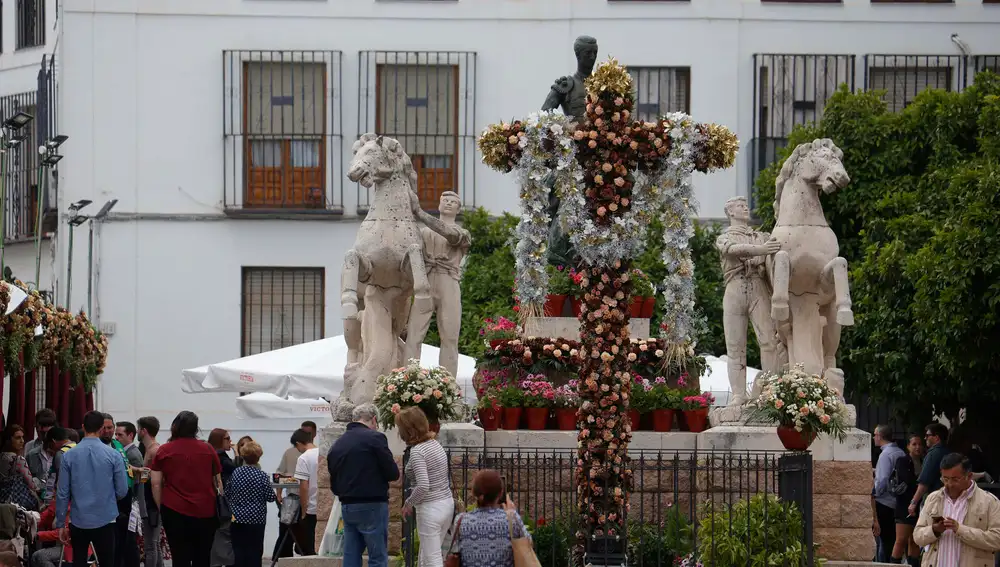 Cruz de Mayo de la Plaza de Santa Marina de Córdoba Cruz de Mayo de la Plaza de Santa Marina de Córdoba
