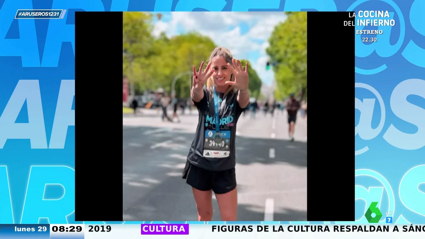 El divertido encuentro de Rocío Cano con unos fans de Aruser@s antes de la maratón de Madrid: "Sin maquillar, la cosa cambia" El divertido encuentro de Rocío Cano con unos fans de Aruser@s antes de la maratón de Madrid: "Sin maquillar, la cosa cambia"