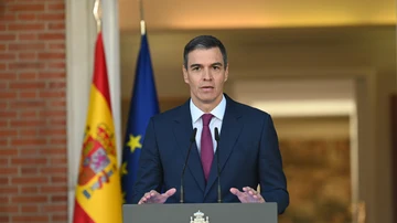 Sánchez comparece y anuncia que sigue como presidente del Gobierno