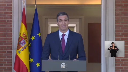 Pedro Sánchez anuncia que "seguirá con más fuerza" al frente del Gobierno Pedro Sánchez anuncia que "seguirá con más fuerza" al frente del Gobierno
