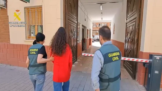 La Guardia Civil evita que una madre venda a su hija de 16 años por 50.000 euros para un matrimonio forzado La Guardia Civil evita que una madre venda a su hija de 16 años por 50.000 euros para un matrimonio forzado