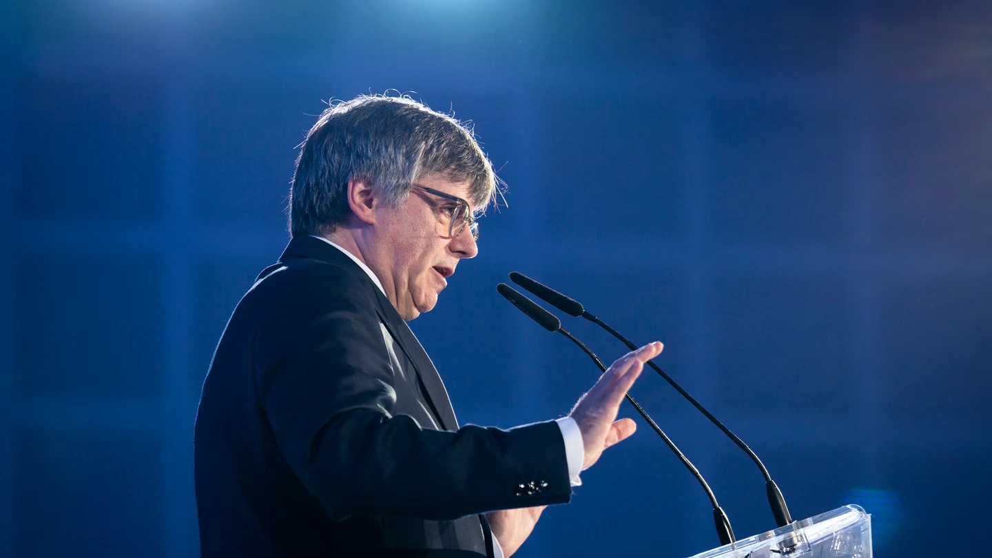 El expresidente catalán y candidato de JxCat en las elecciones catalanas del 12 de mayo, Carles Puigdemont, interviene en un acto electoral de Junts per Catalunya El expresidente catalán y candidato de JxCat en las elecciones catalanas del 12 de mayo, Carles Puigdemont, interviene en un acto electoral de Junts per Catalunya