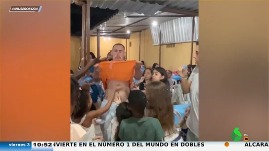 El 'Grinch' de los cumpleaños: este hombre deja sin caramelos a los niños El 'Grinch' de los cumpleaños: este hombre deja sin caramelos a los niños