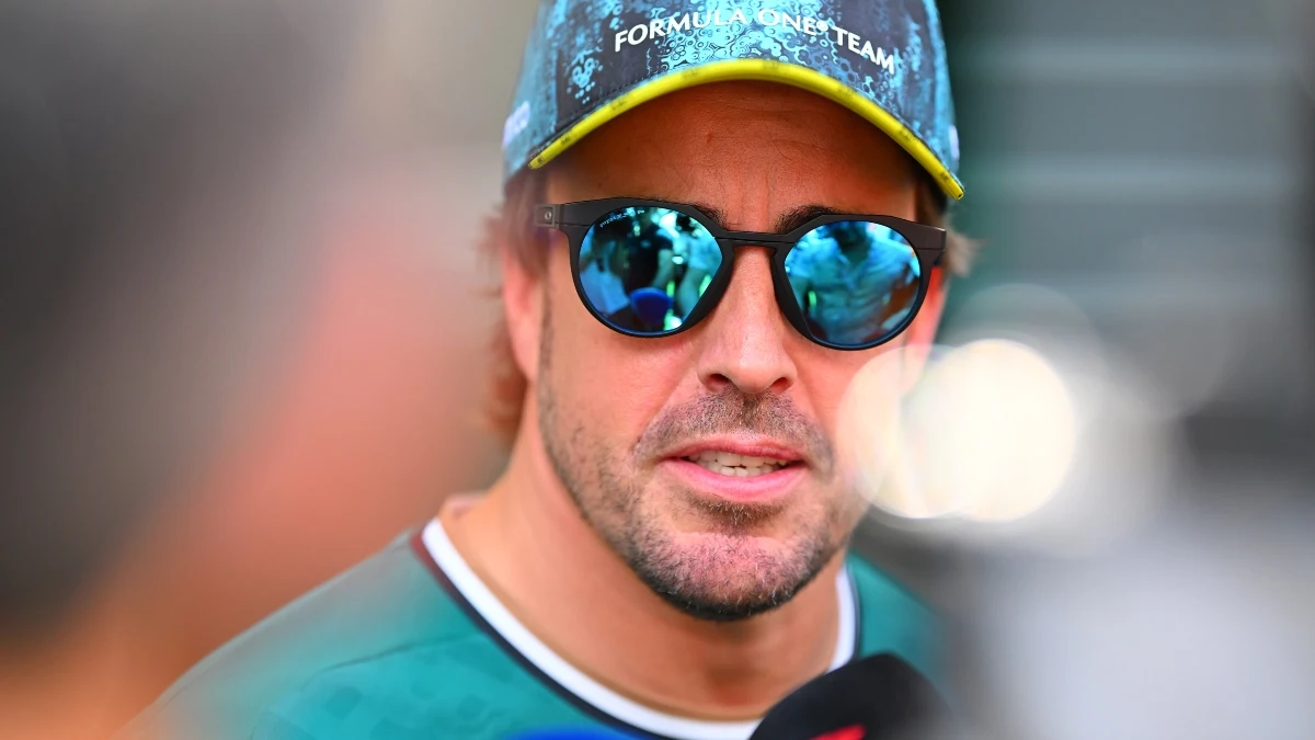 Fernando Alonso, ante los medios