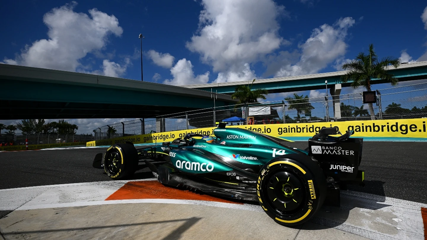 Fernando Alonso, con el Aston Martin Fernando Alonso, con el Aston Martin