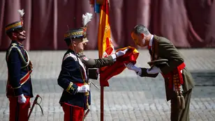 Felipe VI jura bandera en Zaragoza