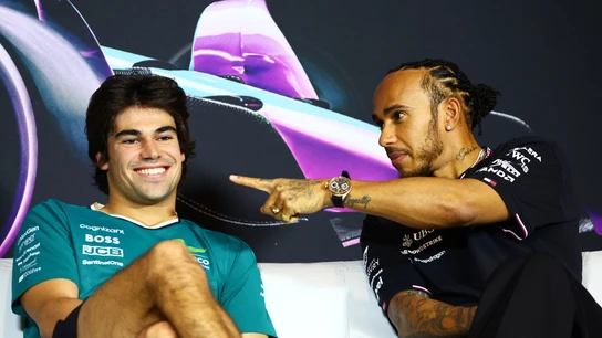 Lewis Hamilton señala a Lance Stroll Lewis Hamilton señala a Lance Stroll