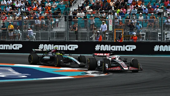 Kevin Magnussen y Lewis Hamilton Kevin Magnussen y Lewis Hamilton