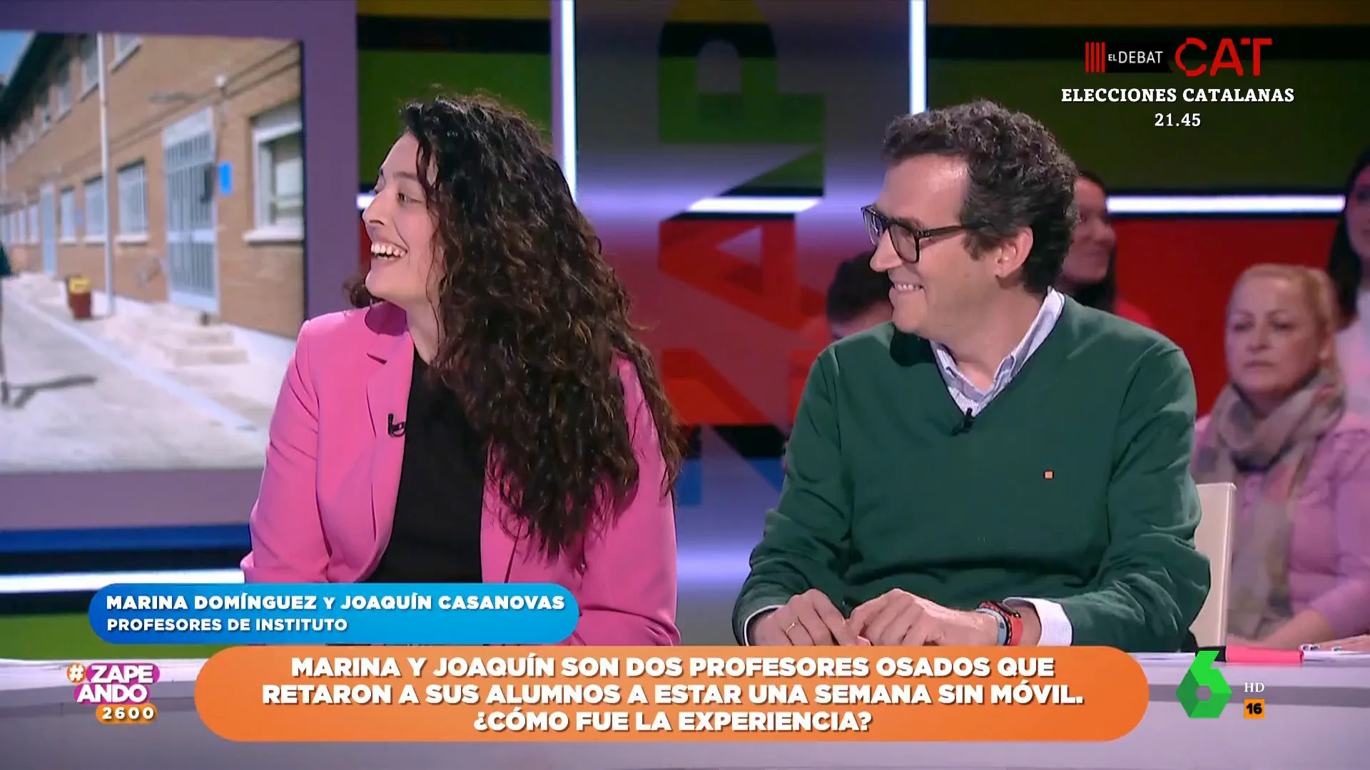 Unos profesores retan a sus alumnos a no usar el móvil en una semana: "Muchos referían que habían hablado más con sus abuelos"