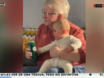 La reacción de Alfonso Arús al bebé que quiere la cerveza de la abuela: "Podría ser El Sevilla de pequeño"