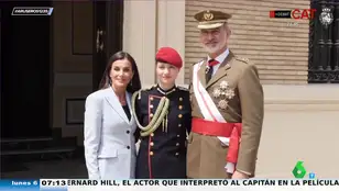 Alfonso Arús, del uniforme de la princesa Leonor con el rey Felipe y la reina Letizia: &quot;Es el de &#39;Élite&#39;, me la imagino como Danna Paola&quot;