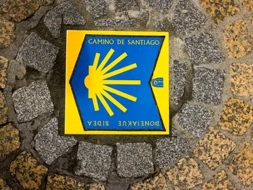 Indicación del Camino de Santiago en el Camino de la Frontera Indicación del Camino de Santiago en el Camino de la Frontera
