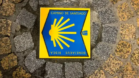 Indicación del Camino de Santiago en el Camino de la Frontera Indicación del Camino de Santiago en el Camino de la Frontera