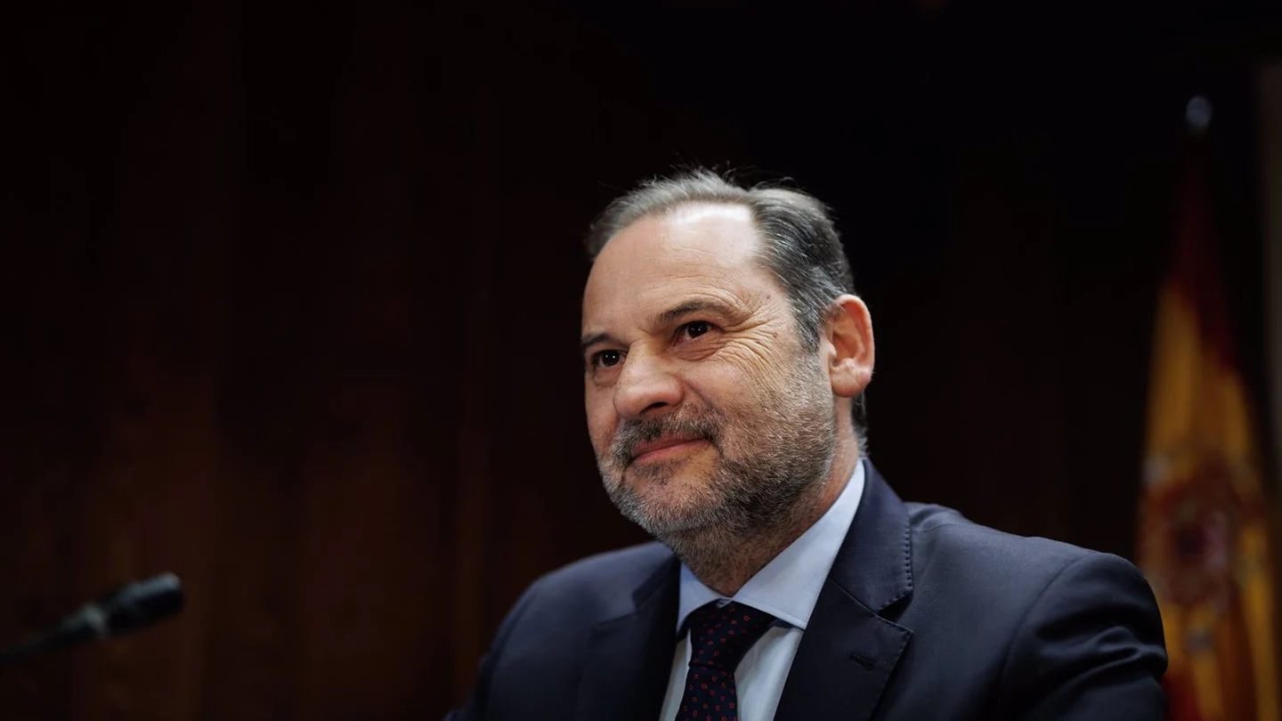 Abalos critica que Cerdán justique incumplir el código ético del PSOE con él: "Saltarse las normas no es ningún mérito" Abalos critica que Cerdán justique incumplir el código ético del PSOE con él: "Saltarse las normas no es ningún mérito"