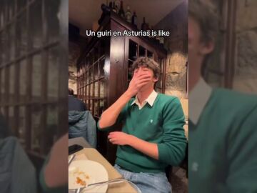 Un joven canadiense prueba por primera vez el cachopo en Asturias y su reacción se hace viral: "Guiri asturiano check"