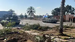 Imagen de las tropas terrestres de Israel entrando por el lado de Gaza del cruce de Rafah.