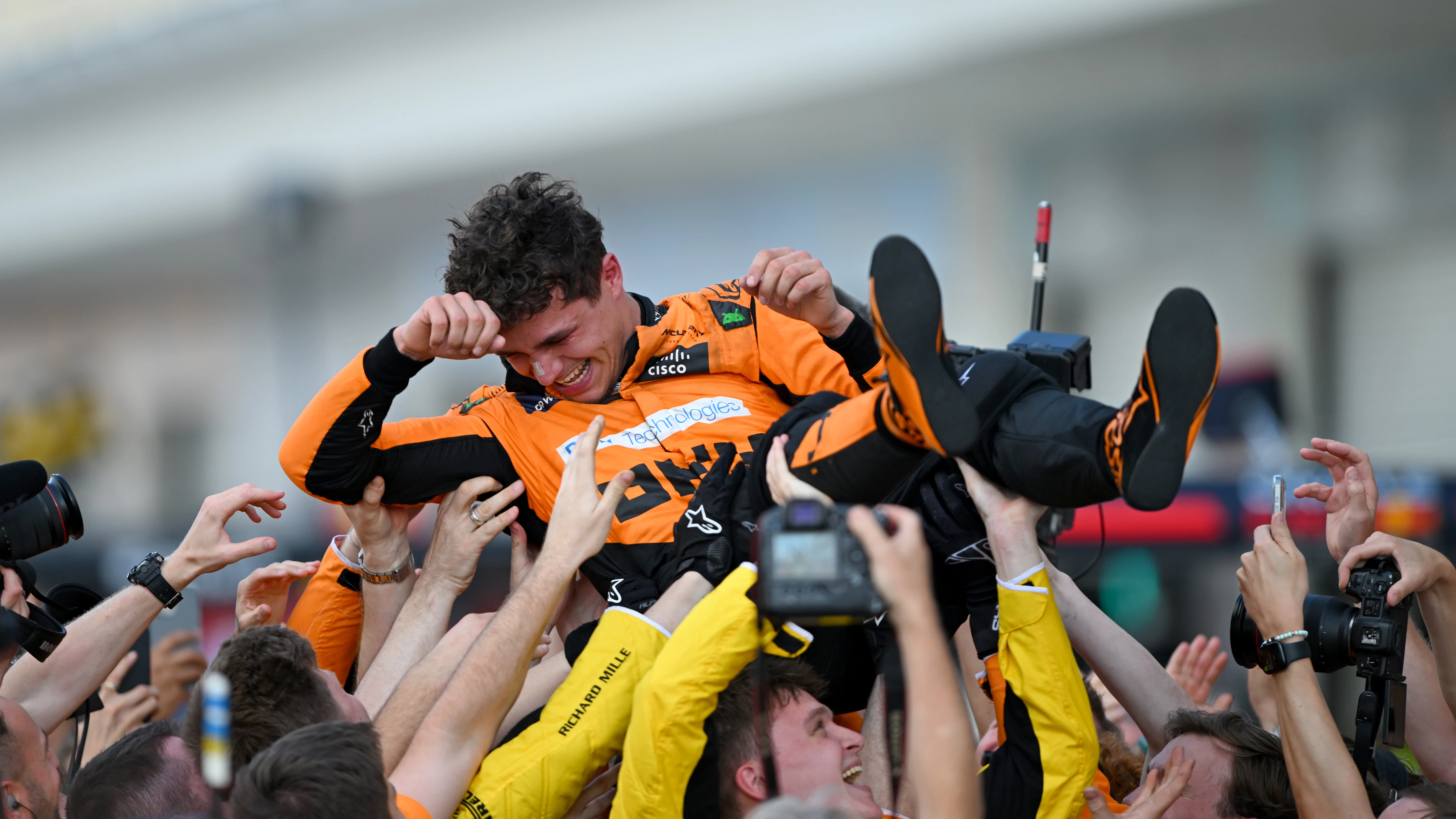 La celebración de Lando Norris con McLaren en el GP de Miami
